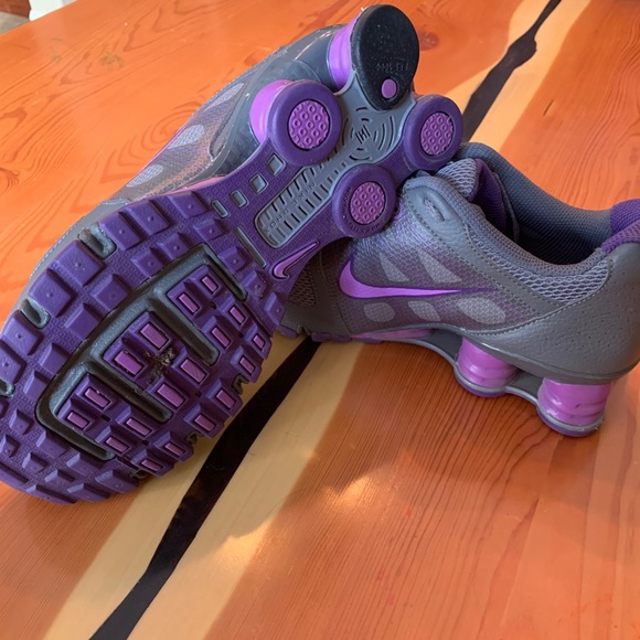 Nike shocks sneakers - Picture 2 of 3